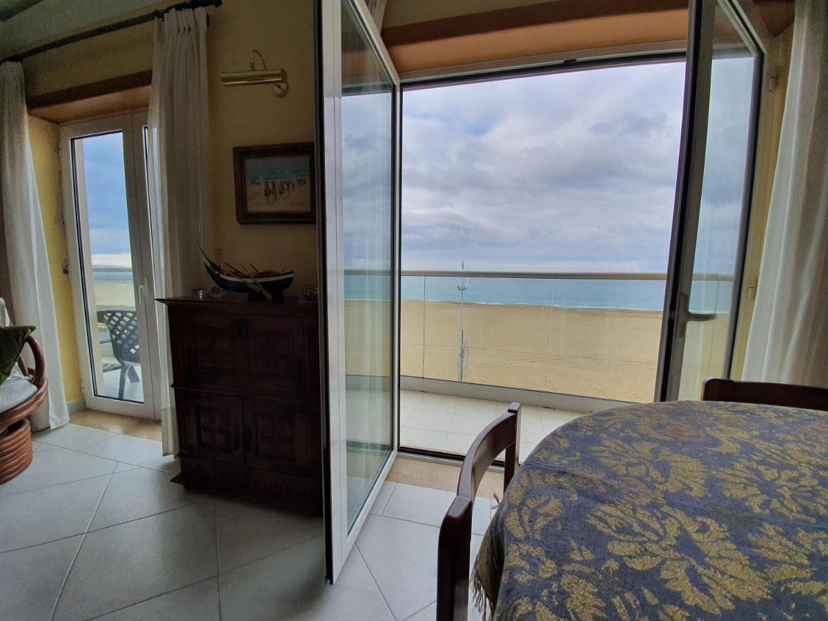 Nazare Apartamento Em Frente Ao Mar Exterior photo